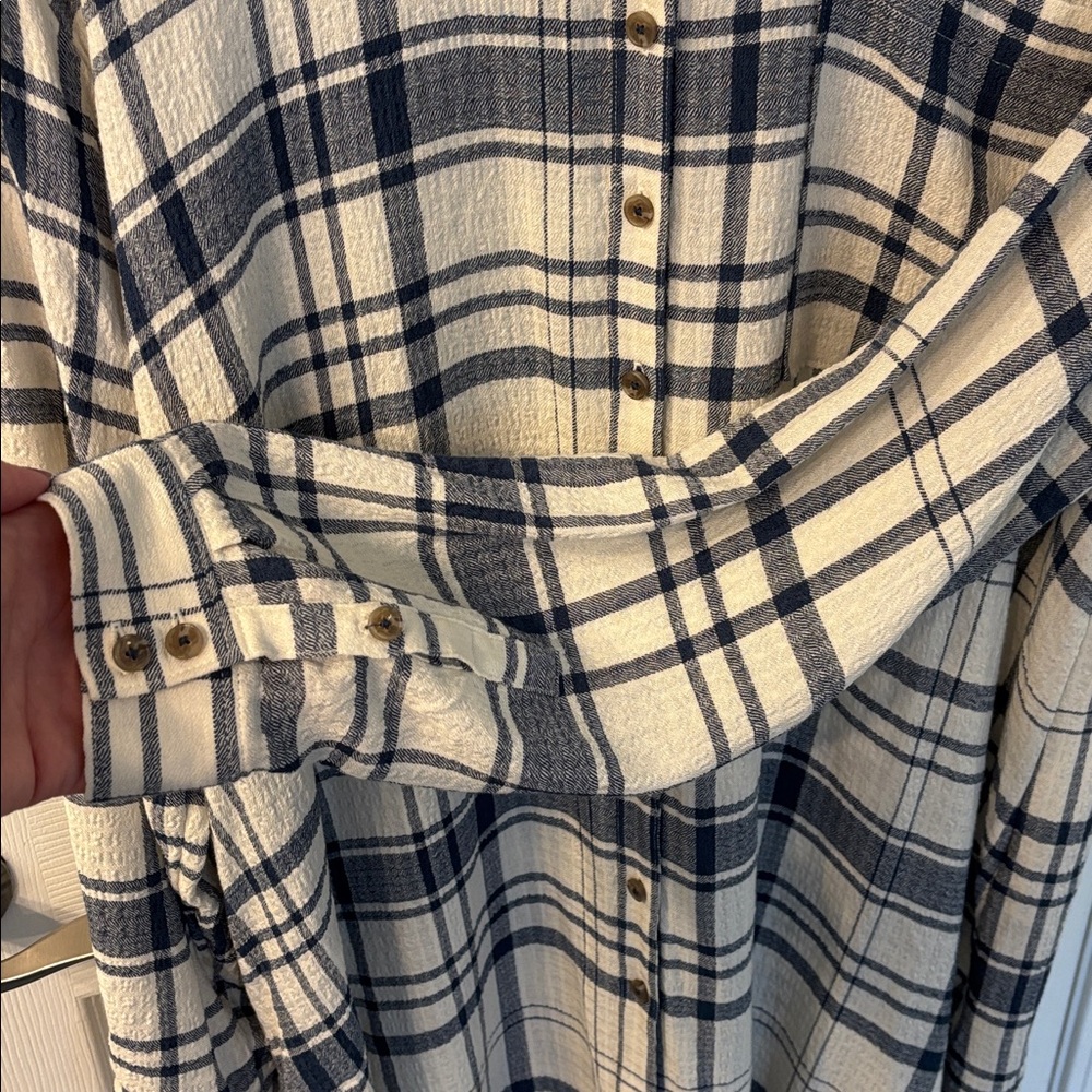 Anthropologie Pilcro Side-Slit Maci Tunic Buttondown in Ivory Plaid, size L, NWT - Picture 9 of 12